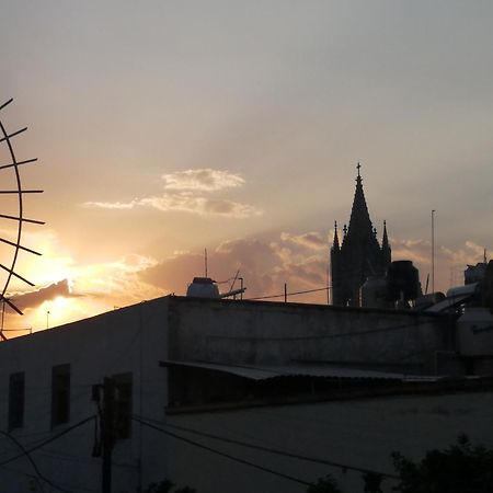 Casa Canario Hostel Гуадалахара Екстериор снимка