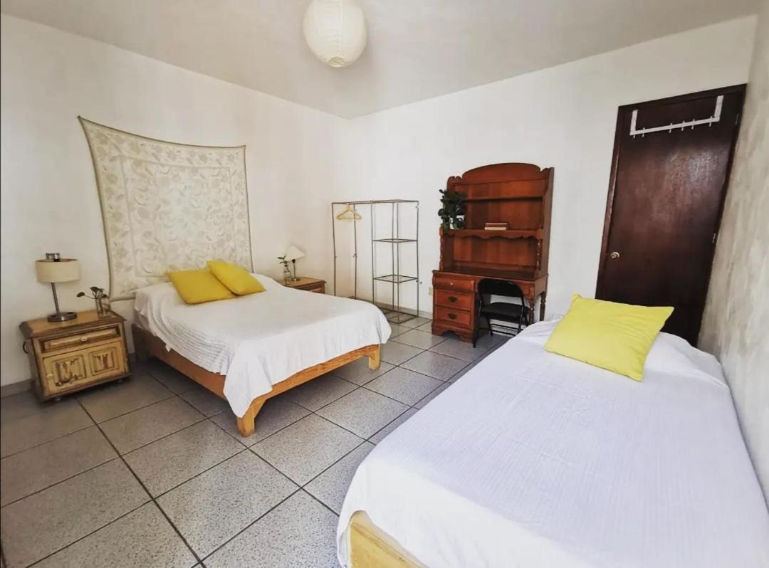 Casa Canario Hostel Гуадалахара Екстериор снимка